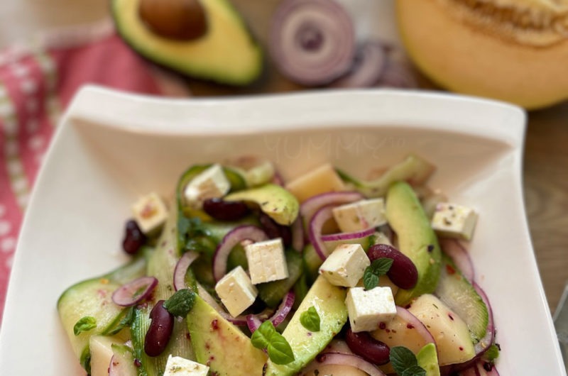 Leichter Melonen-Gurken-Salat mit Feta, Kidneybohnen und Avocado