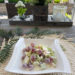 Stangensellerie-Salat mit Apfel und Weintrauben