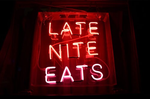 Wir gehen der Frage nach: Macht spät essen wirklich dick?, Foto: Call Me Fred / Unsplash
